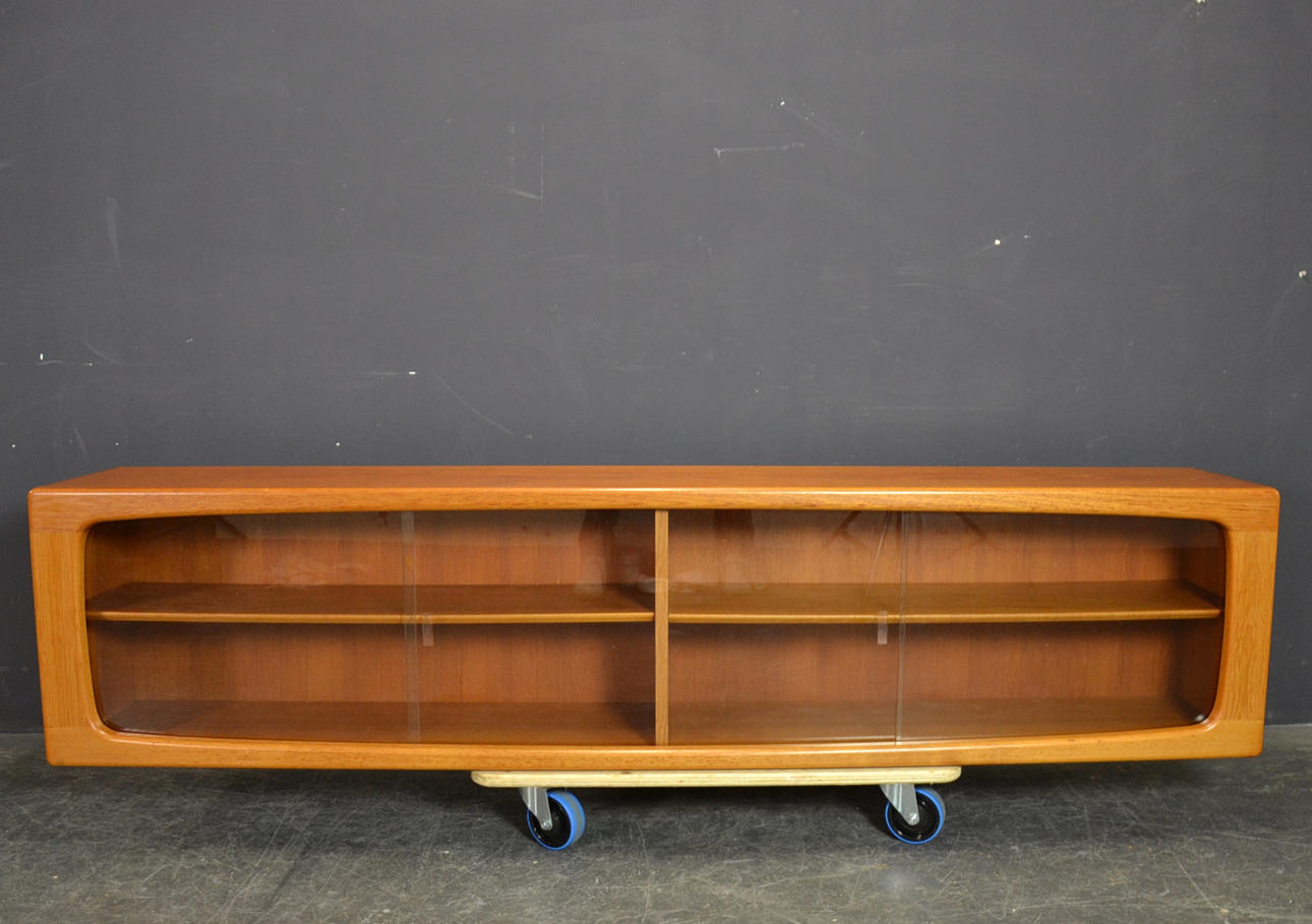 WALL SHOWCASE SILKEBORG.