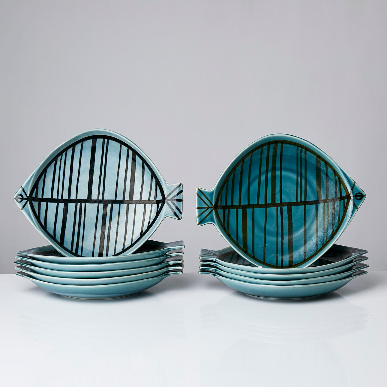 LISA LARSON. 
