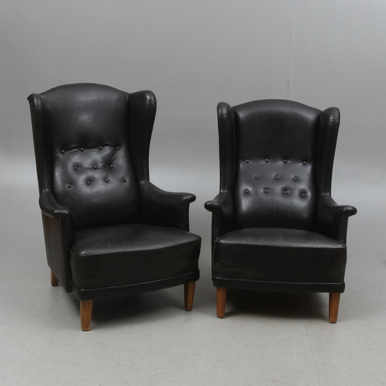 FÅTÖLJER, ett par, "Åldermannen", Carl Malmsten, AB O.H. Sjögren, Tranås, Sverige, 1960-tal.