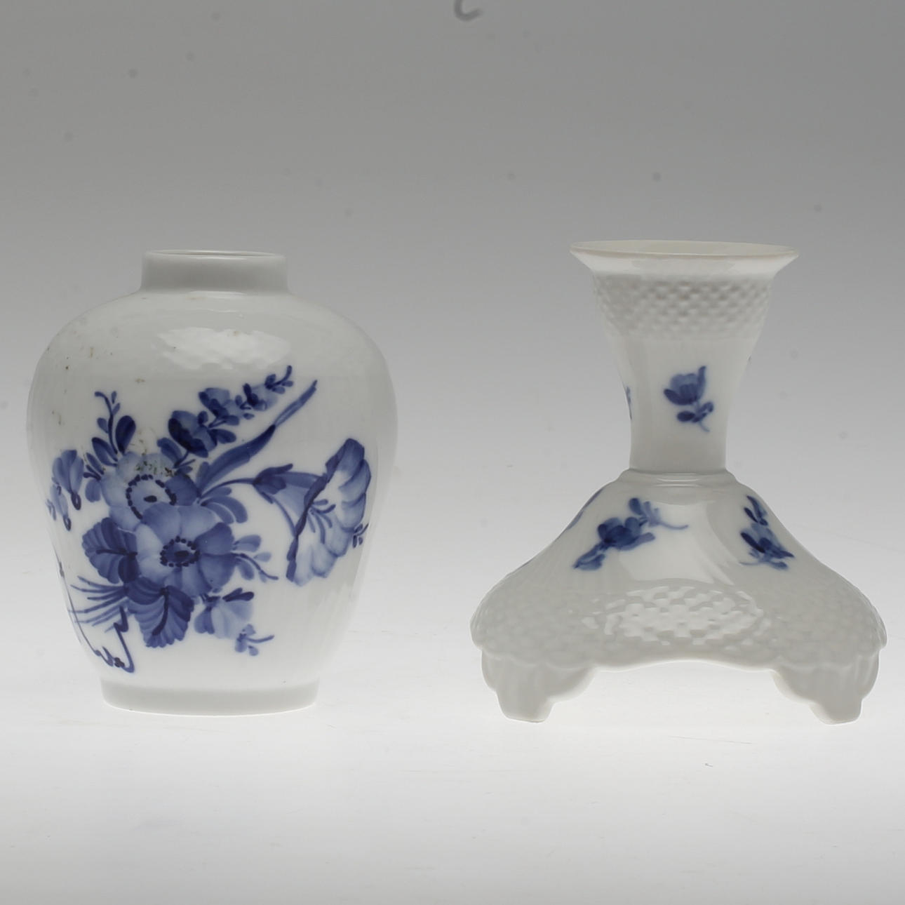 VAS samt LJUSSTAKE. Blå Blomst. Royal Copenhagen Denmark.