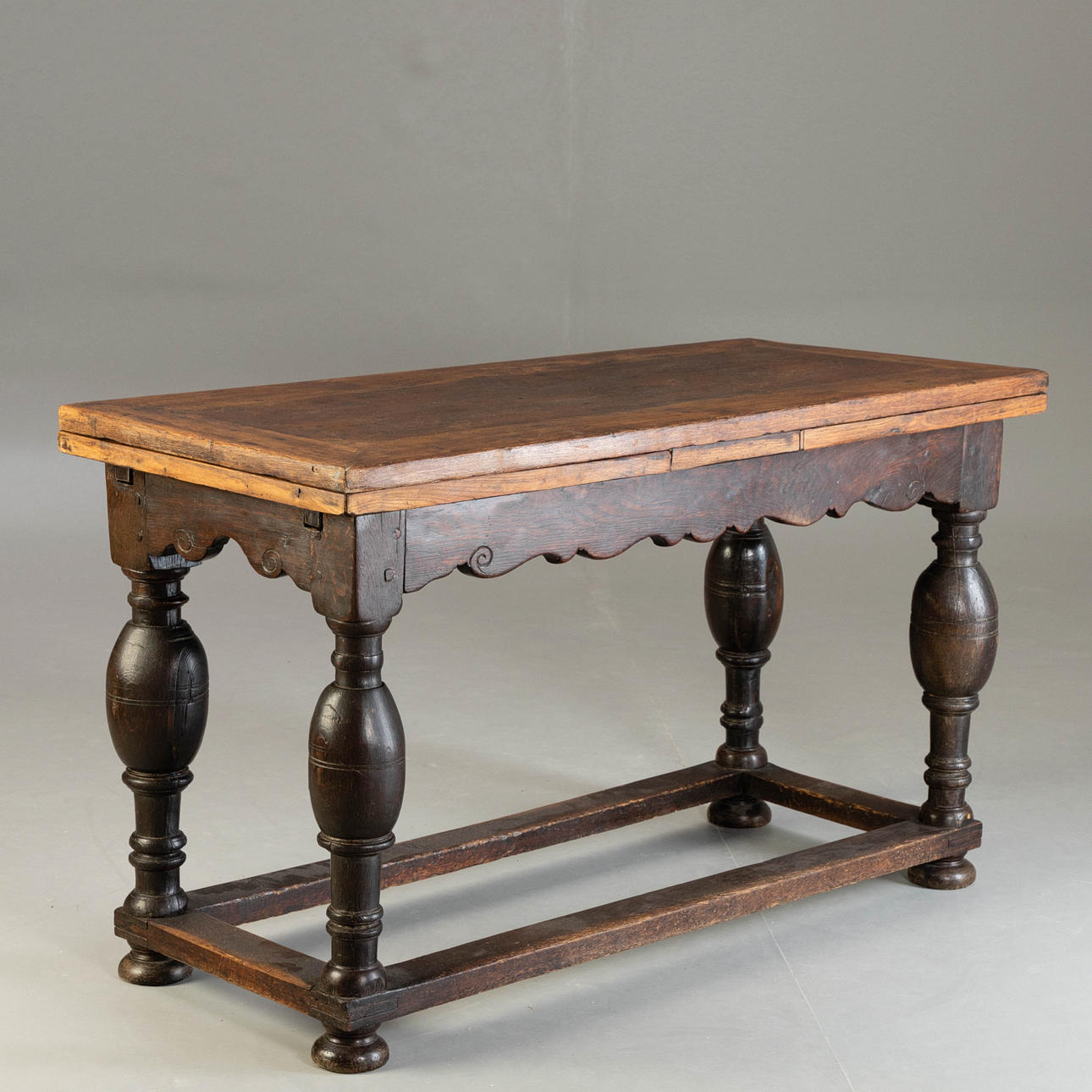 Mesa extensible Queen Anne, Inglaterra, siglo XVII.