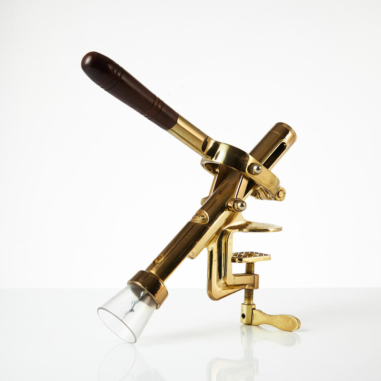 ABRIDOR DE VINO, suspendido, latón, BOJ, Eibar, Espana.