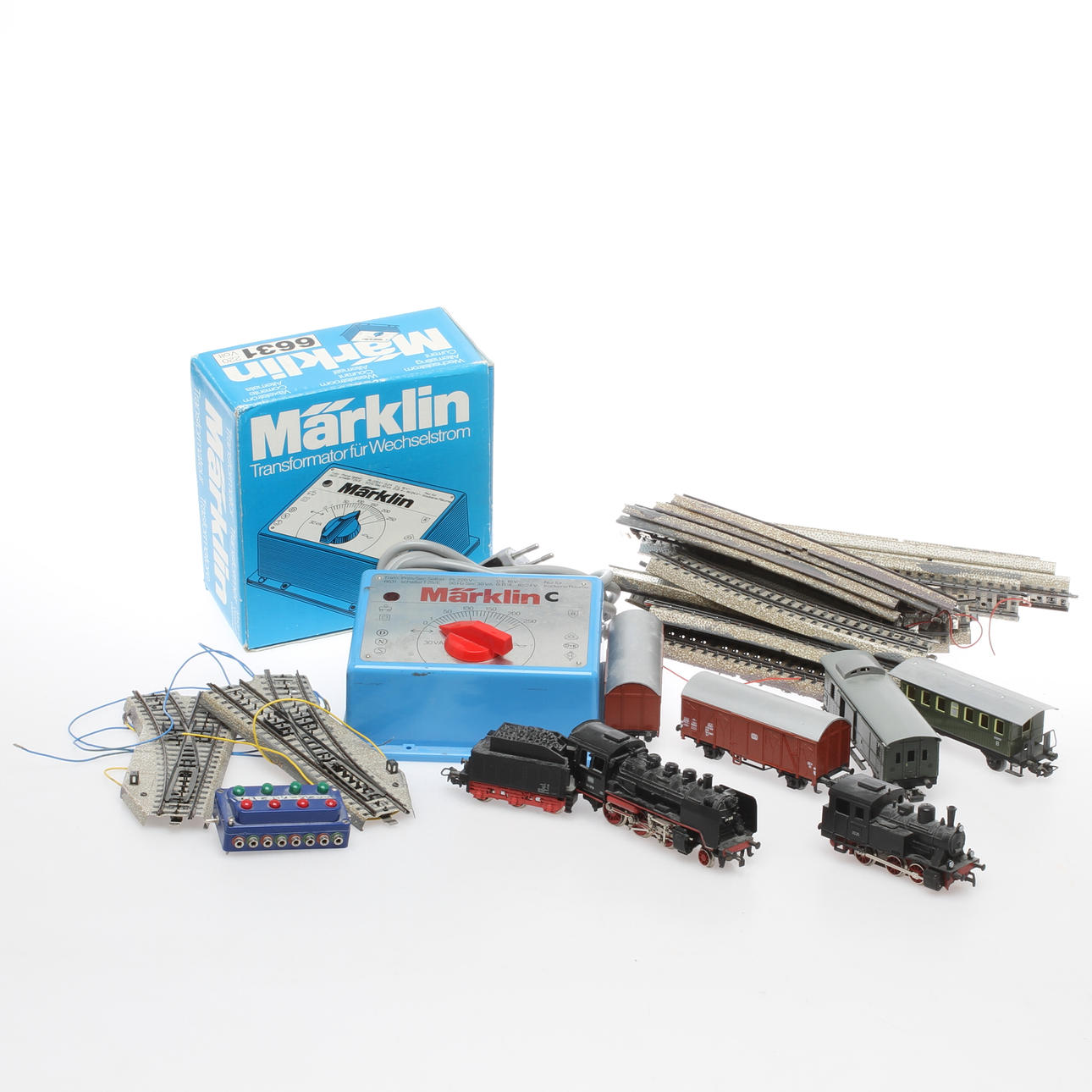MODELLTÅG MÄRKLIN 2 ånglok 3003 och 3029, 4 vagnar, räls, växlar, trafo med mera.