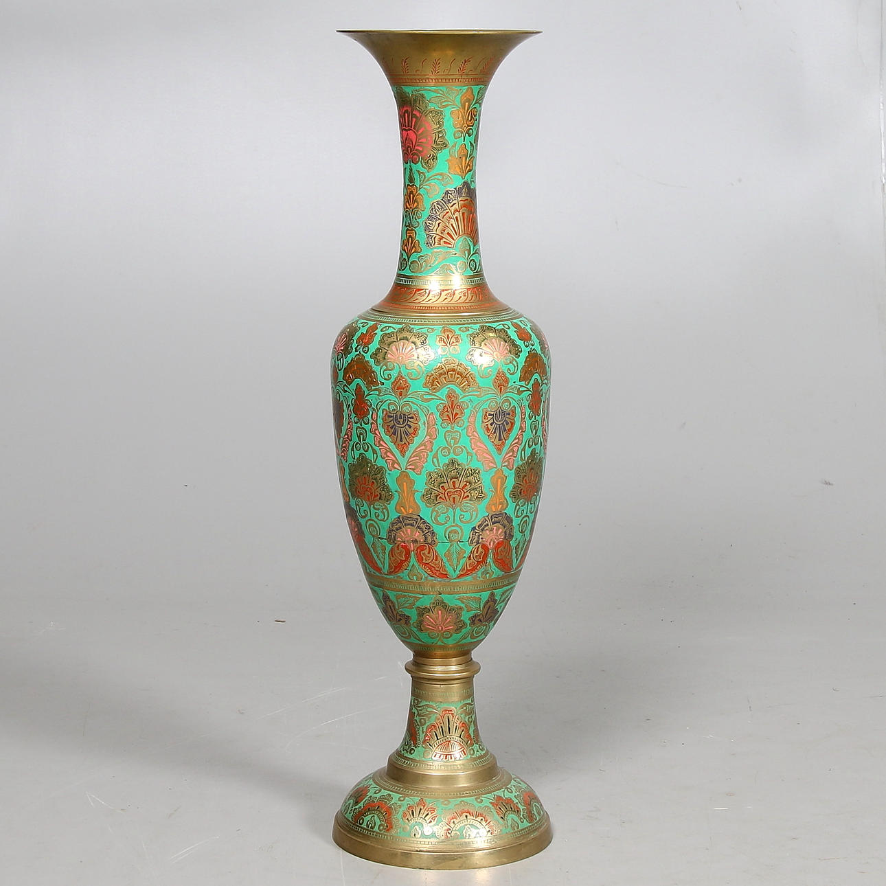 GOLVVAS, mässing och emalj, 1900-talets början.