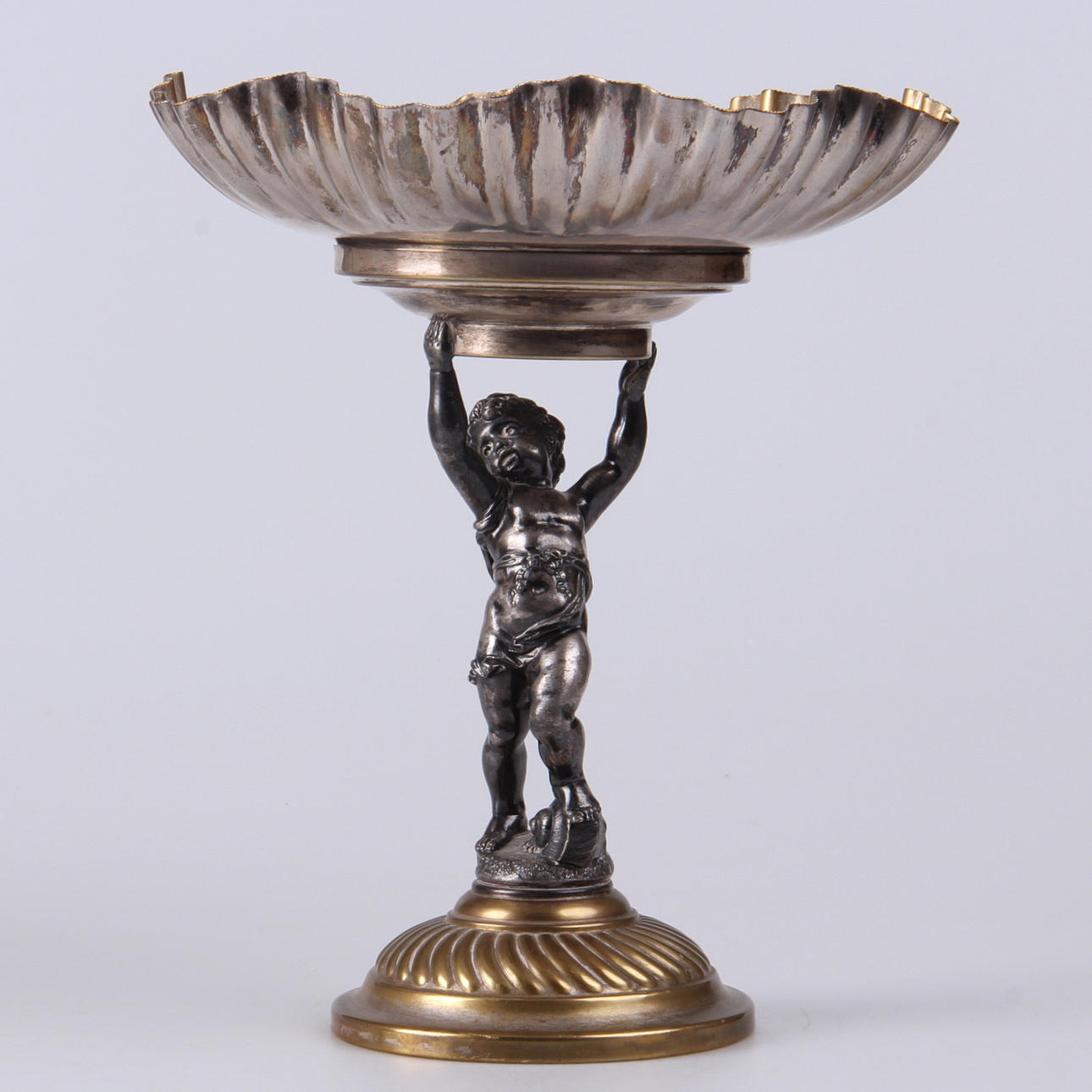 FAT PÅ FOT, metall, med faun, 1900-tal.