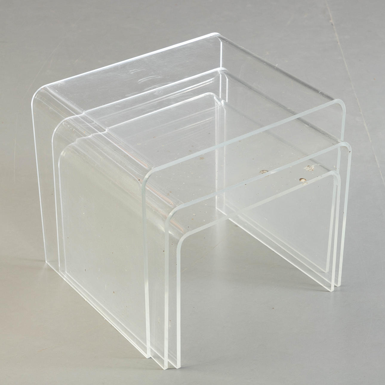 Uppsatta bord, akryl.