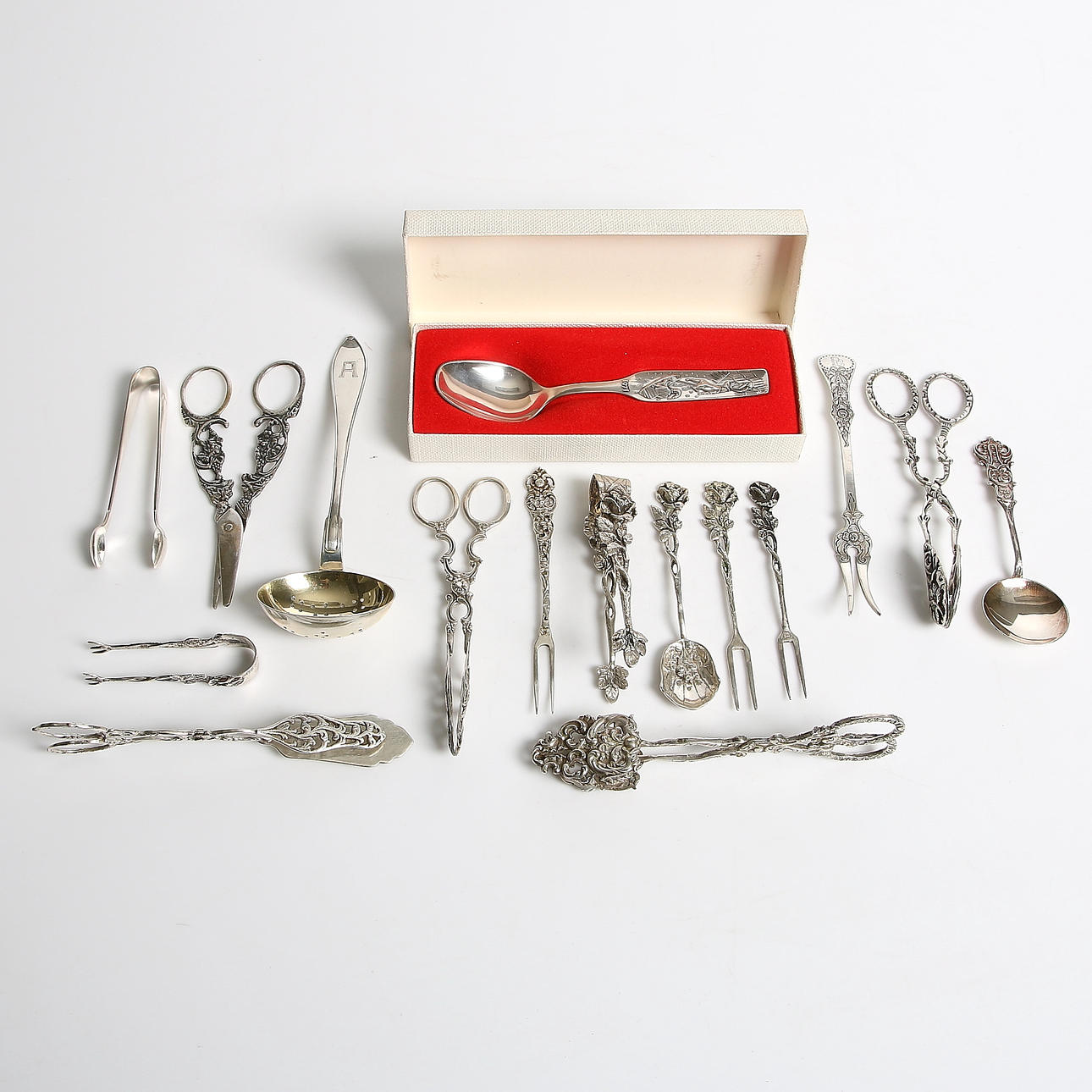 SERVISDELAR, 16 delar, silver, 1900-tal. Vikt 345 gram.