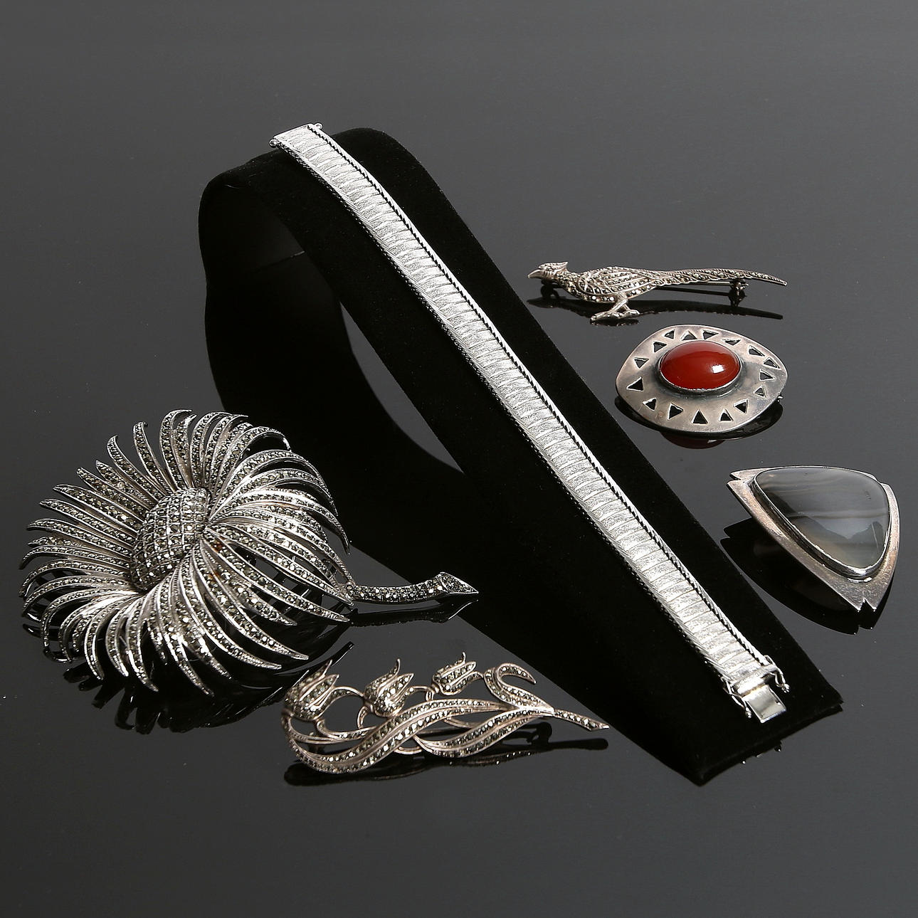 BIJOUTERIER, 6 delar, silver, 1900-tal. Vikt 135 gram.