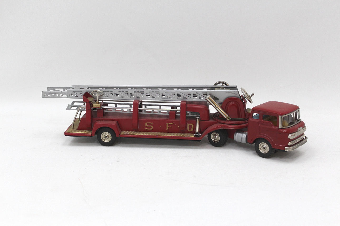 PLÅTLEKSAK, brandbil, Japan.