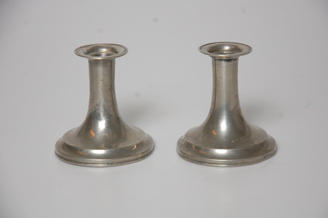 LJUSSTAKAR, 1 par tenn, empire, stämplade Gustaf Adolf Bergman Kristianstad 1853.