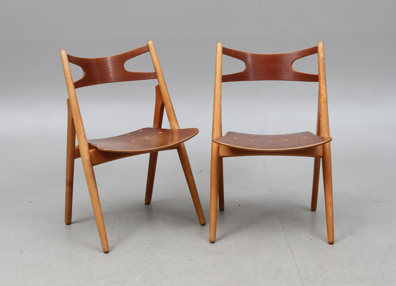 STOLAR 2 st, "CH-29" / "Savbukkestolen", Hans J Wegner, 1950/60-tal.