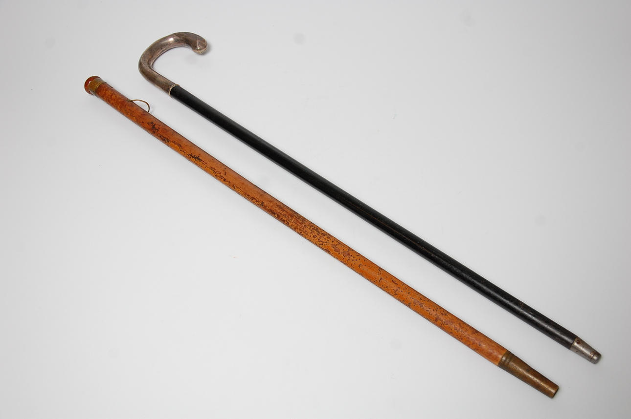 PROMENADKÄPPAR, 2 st, 1 st silver, 1 st märkt BOS 1826.