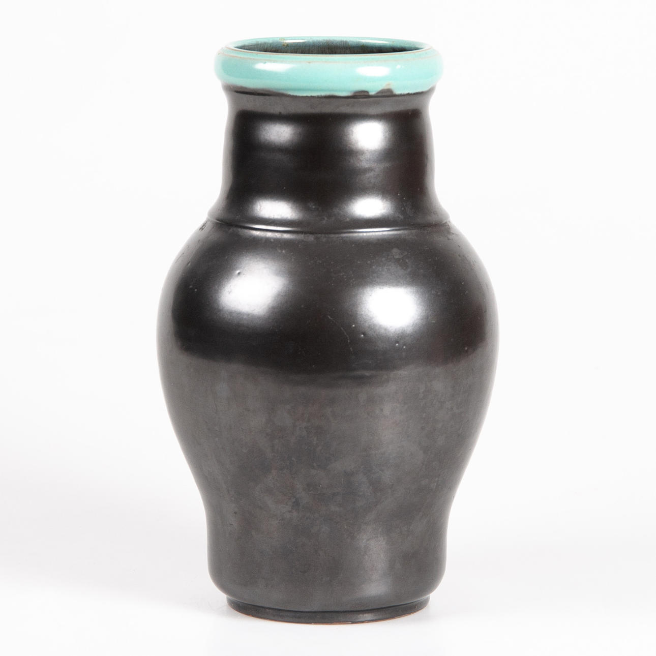 OIDENTIFIERAD FORMGIVARE. För Upsala-Ekeby. Vas, glaserat lergods.