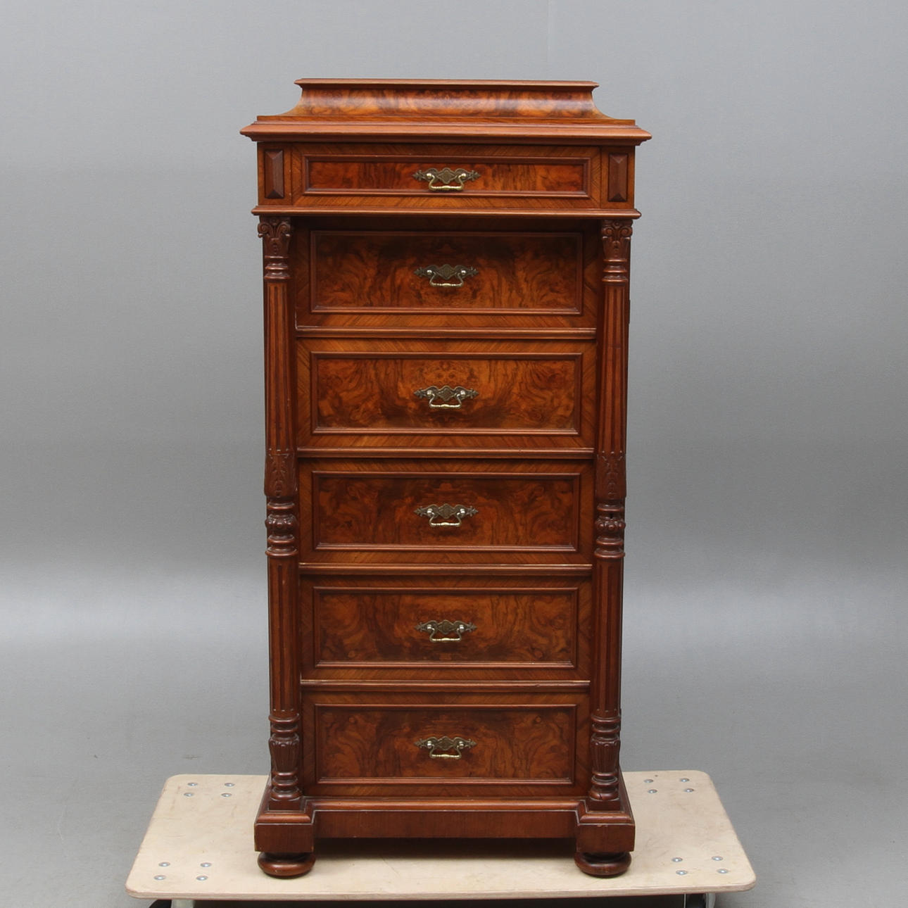 BYRÅ, nyrenässans, 1800-talets slut.