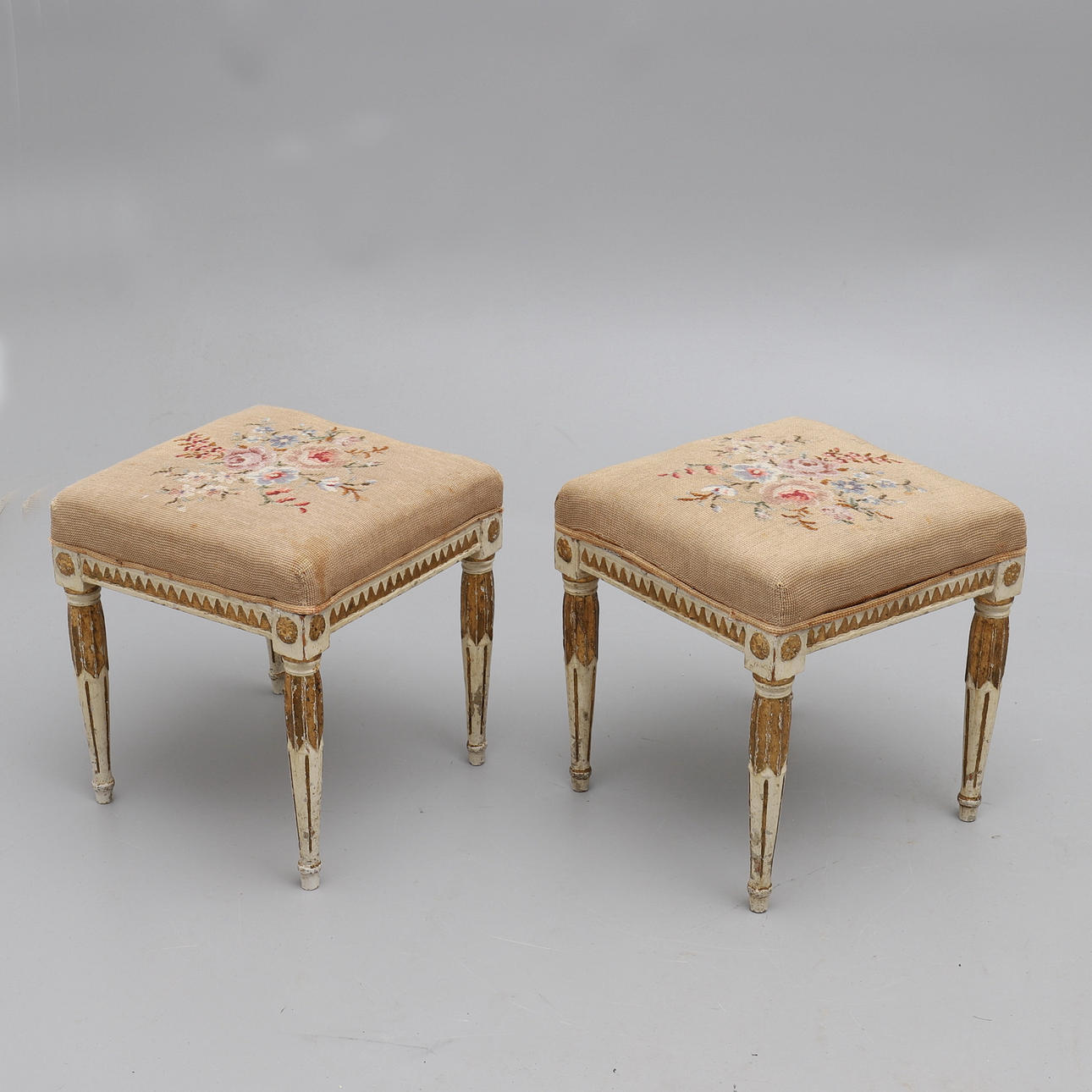 TABURETES, UN PAR, Gustavian, 1770s/80s.