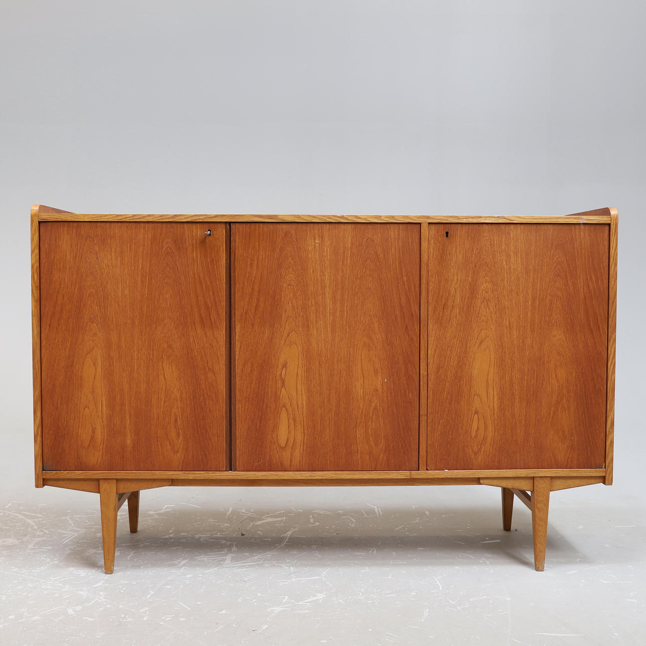 SIDEBOARD, T. Nilssons möbelfabrik, Glimåkra, 1900-talets mitt.