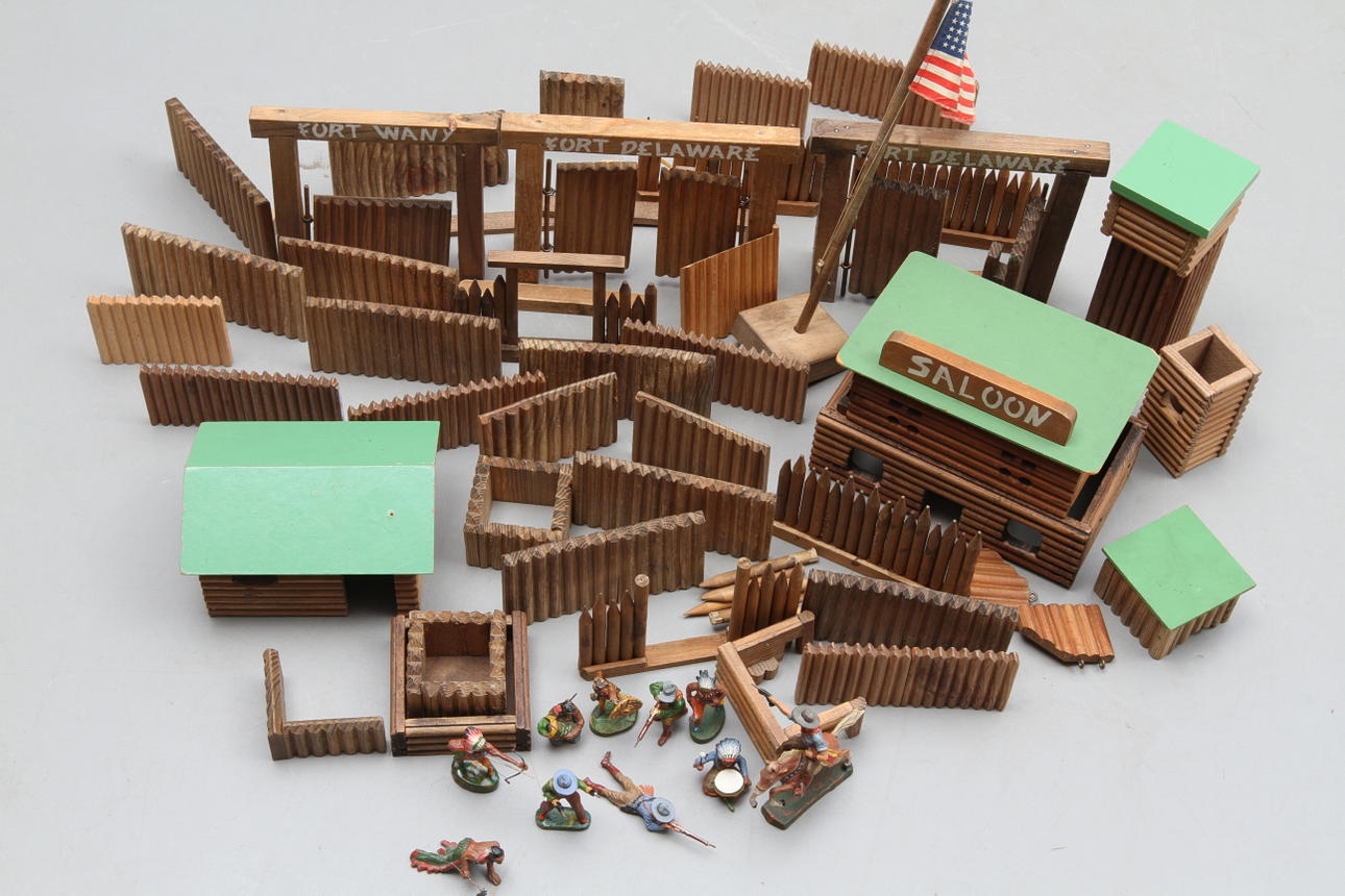 ELASTOLIN WESTERNFIGURER, TILLBEHÖR BYGGNADER, PALLISADER och FORT.