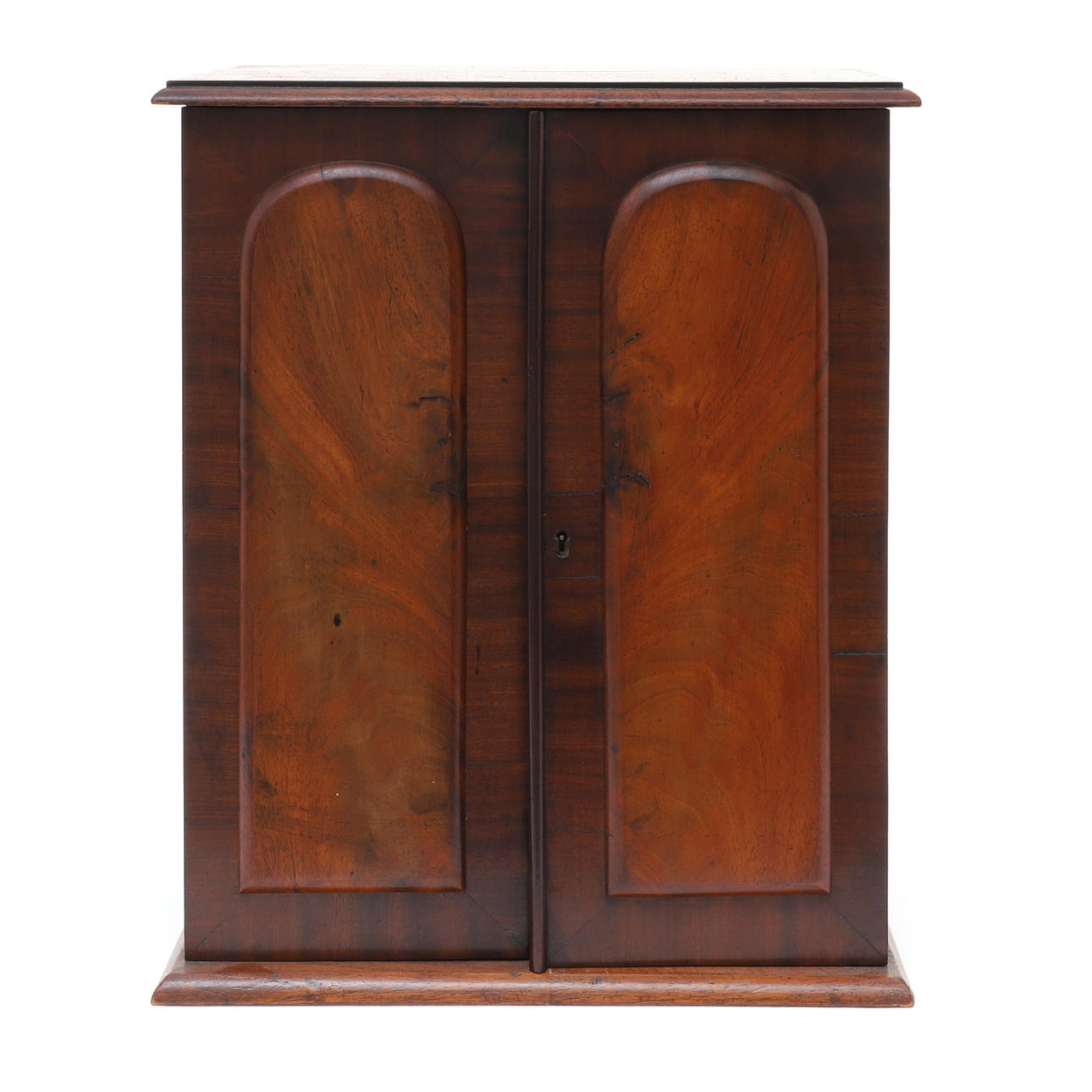 VIKTORIAN MAHOGANINEN PÖYDÄKAAPPI, NOIN 1860.