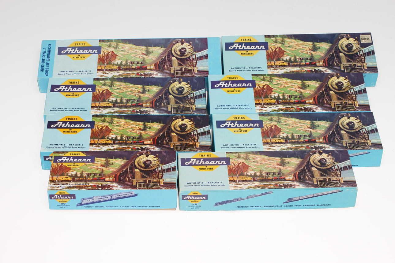 MODELLTÅG U.S.A. ATHEARN 6 lok och 2 vagnar i originalkartonger.