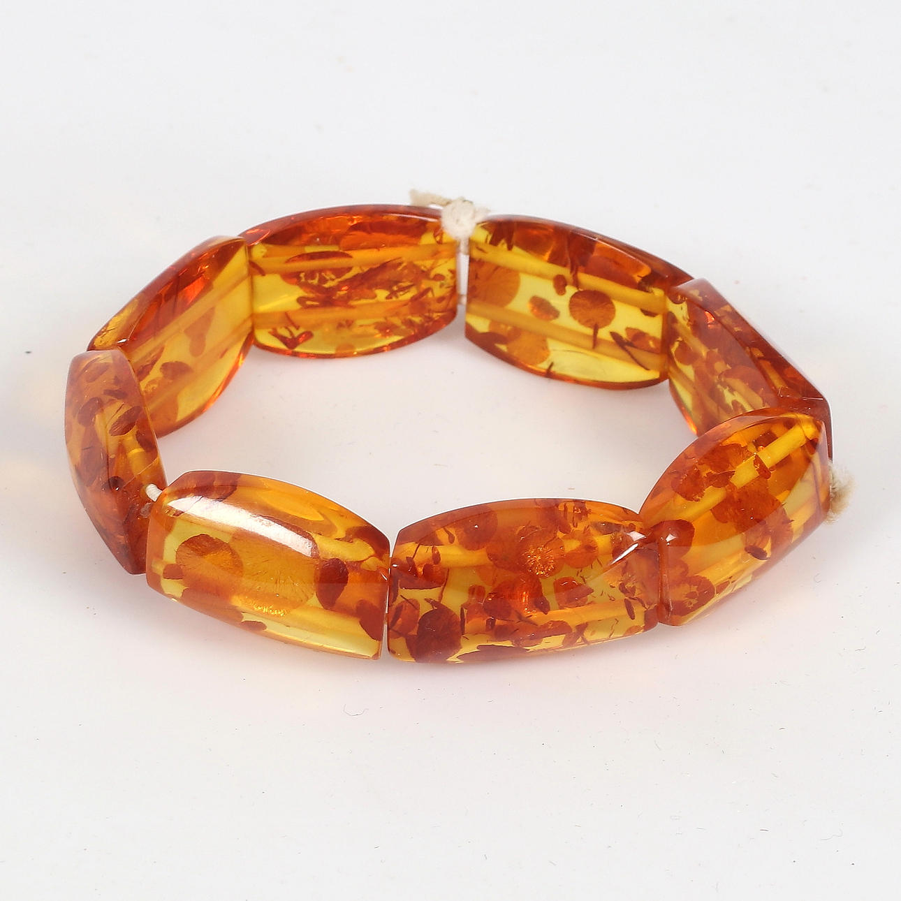 (684) ARMBAND, med bärnsten, 1900-tal.