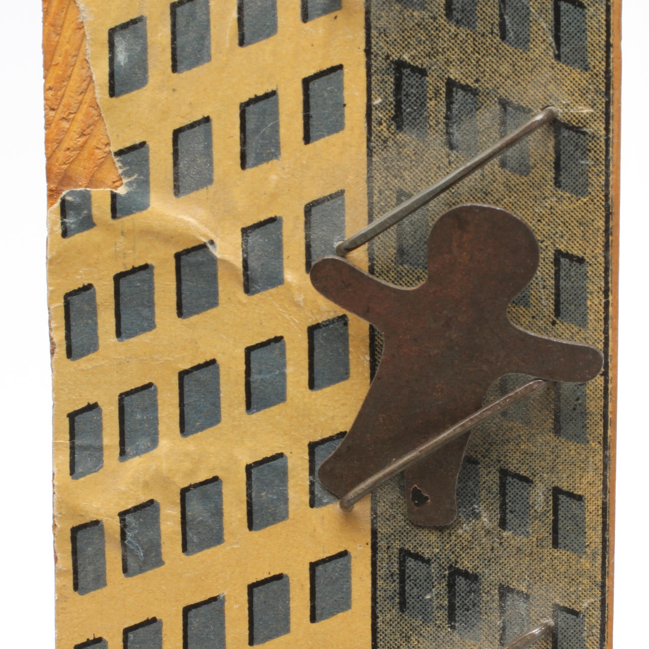 SKYSKRAPA med FALLANDE GUBBE, trä, 1900-talets första hälft.