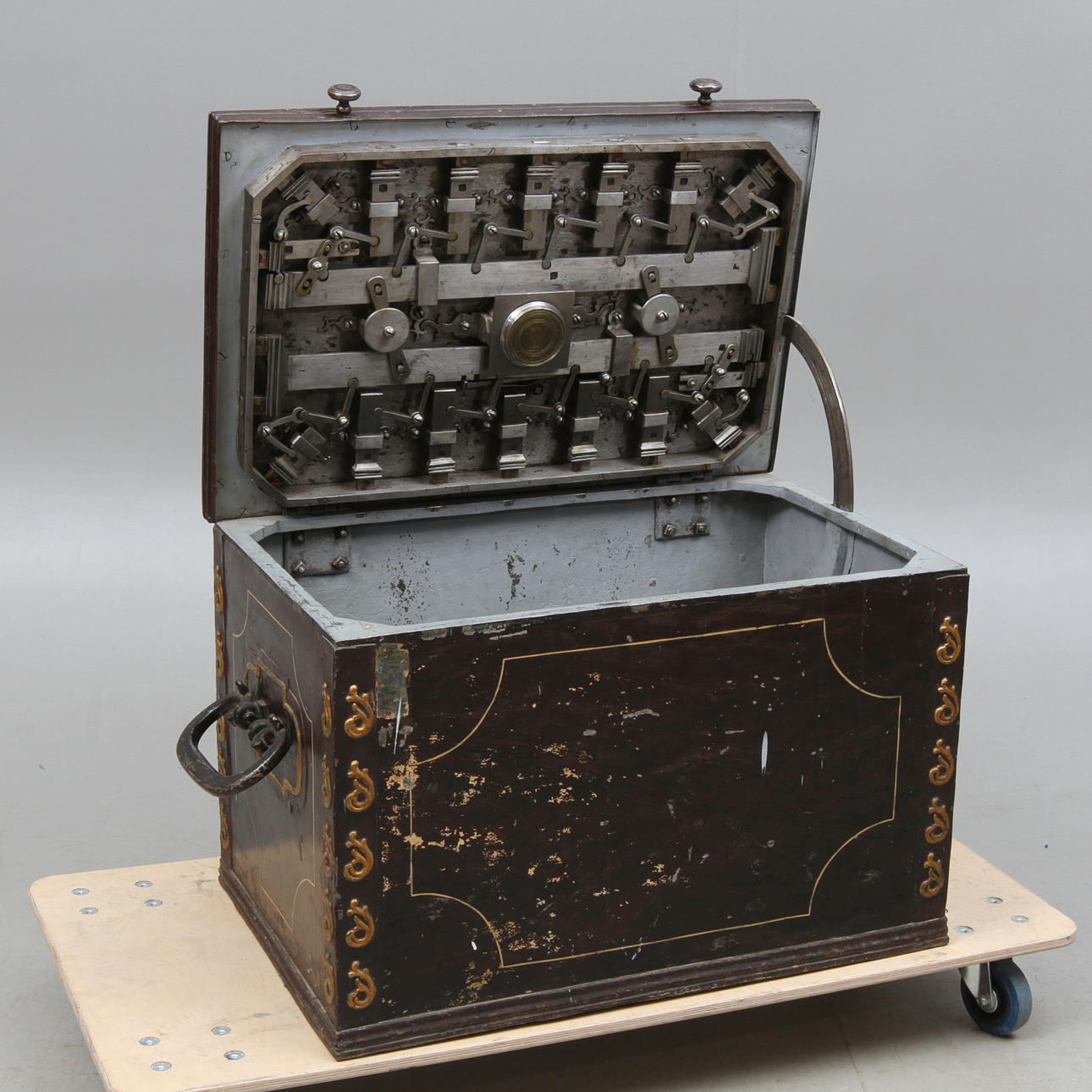 KASSAKISTA, märkt Johannes Brolin Stockholm 1796.