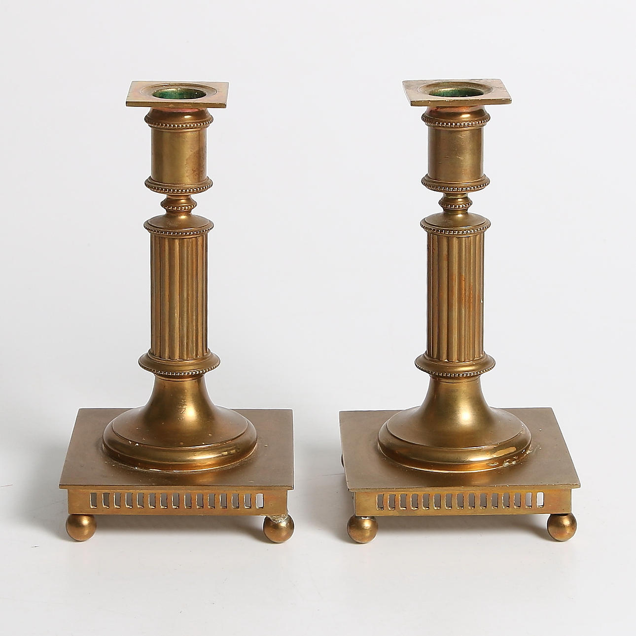 LJUSSTAKAR, ett par, mässing, Gustaviansk stil, nr 38, Gusums Bruk, 1900-tal.