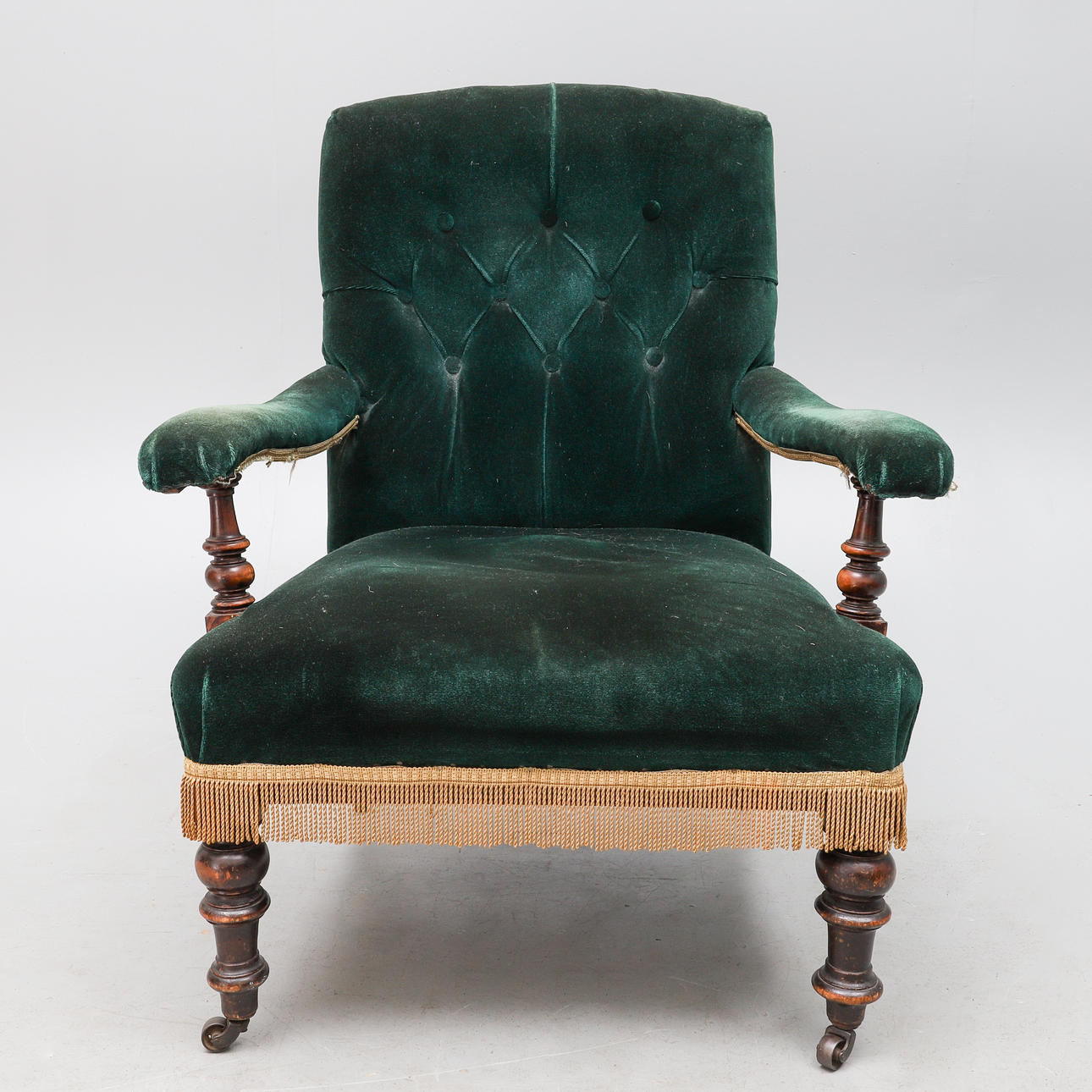 UN SILLÓN VICTORIANO, CIRCA 1880.