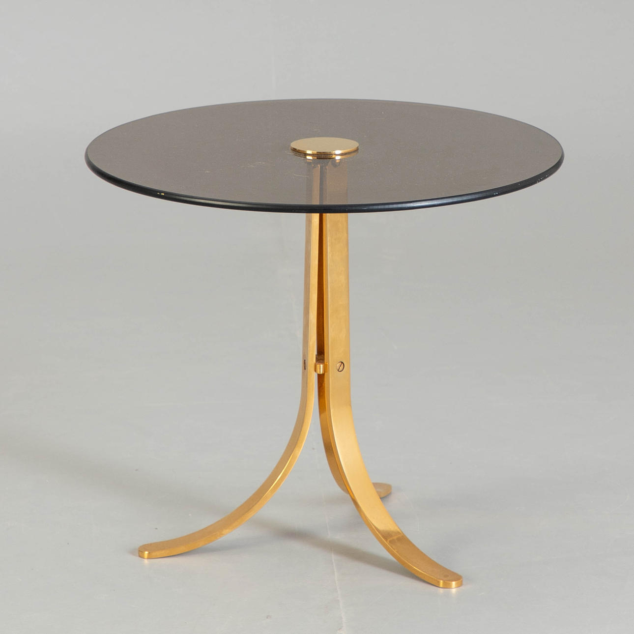 Kleiner Beistelltisch, Glas und Messing.