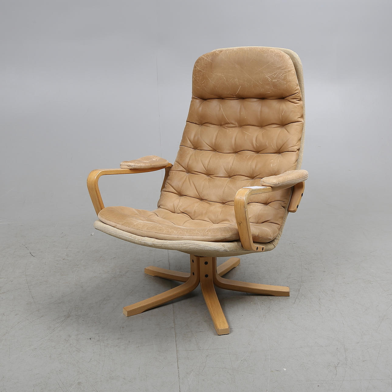 SNURRFÅTÖLJ, Dux, 1970-tal.