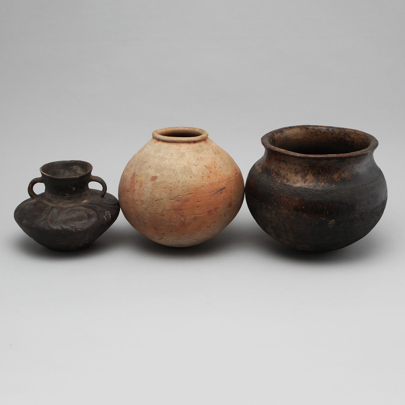 VESSEL, 3 pcs, earthenware, probably Etruscan and Aftrika.