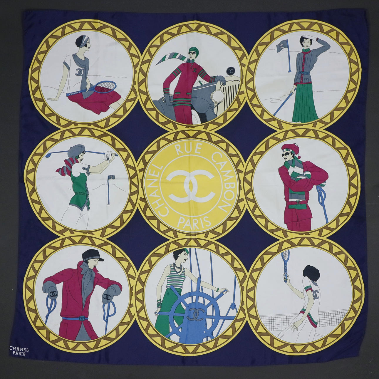 BUFANDA, Chanel, seda, 86 x 86 cm.