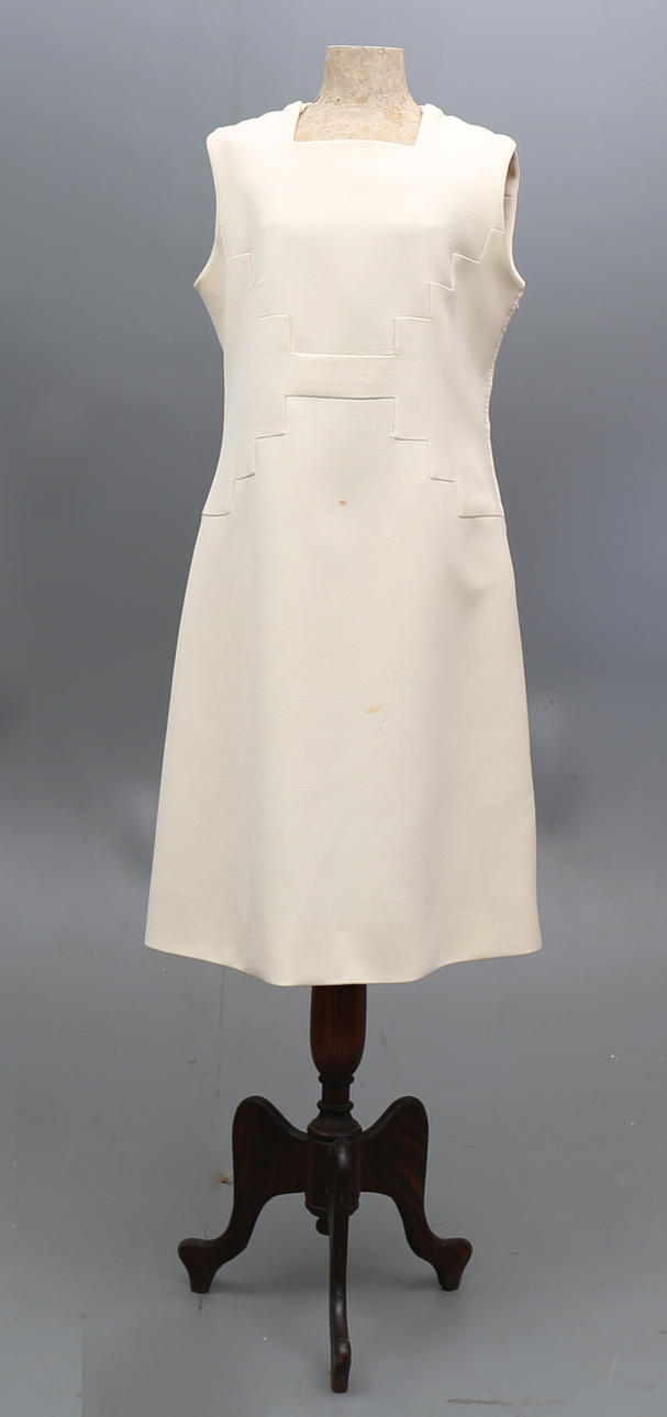 MANUEL PERTEGAZ. Vestido.