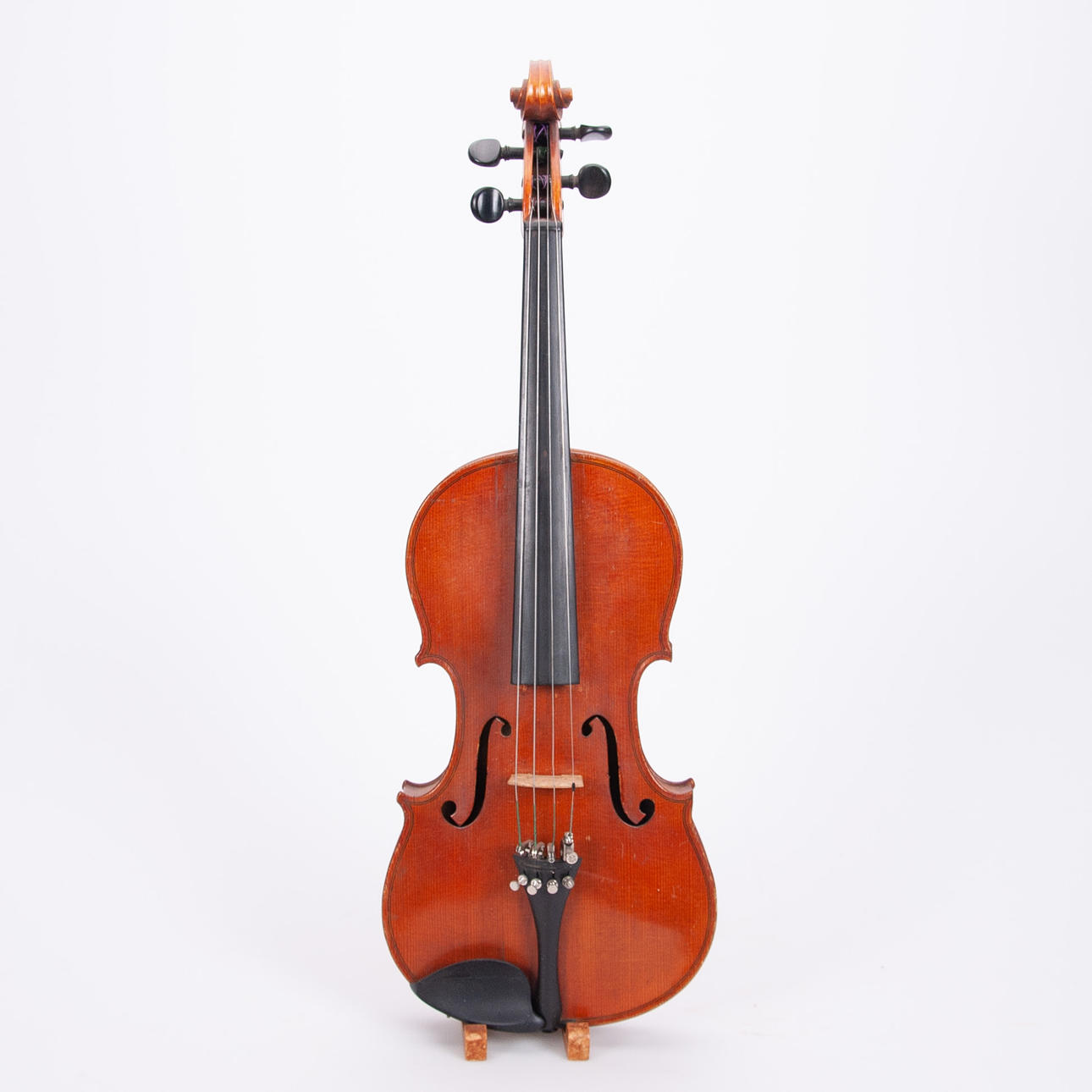 fiol med låda 1900-tal. Samlarföremål - Musikinstrument - Auctionet