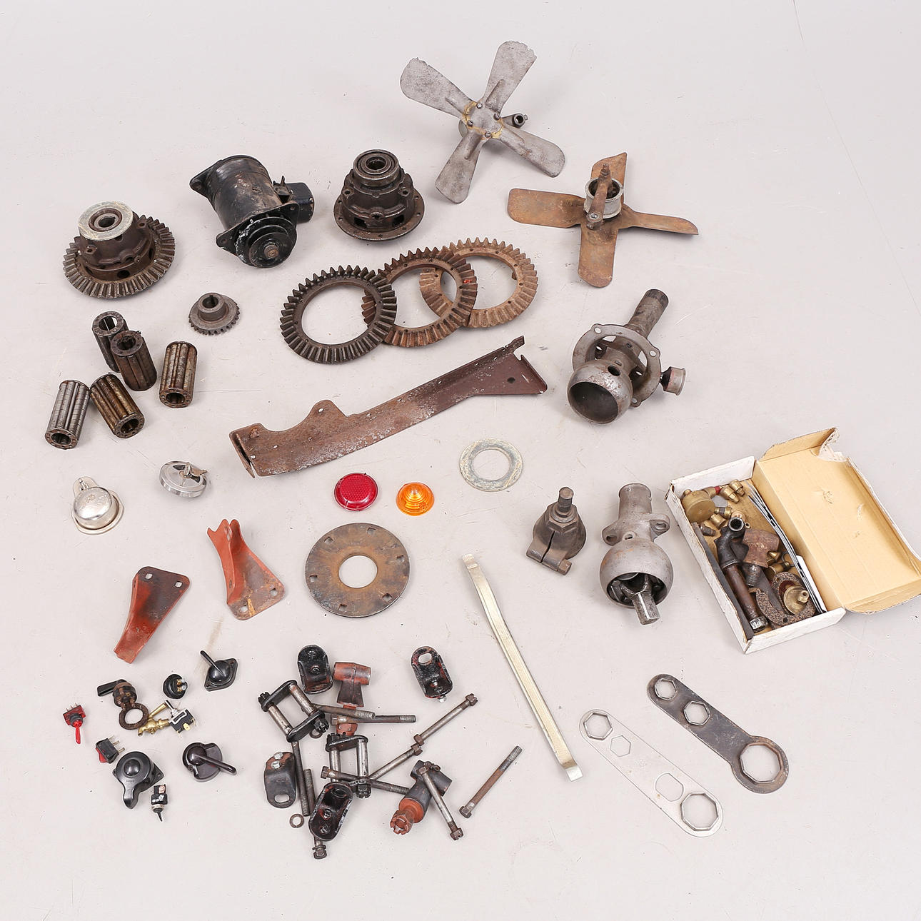 BILDELAR, parti, mestadels Ford.