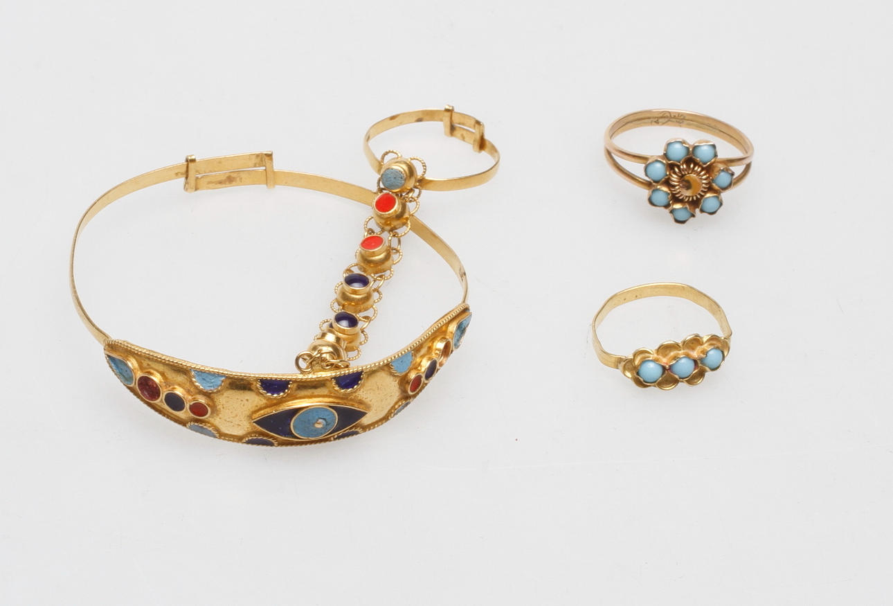 STEL ARMRING MED RING SAMT 2 ST RINGAR, 21k guld, vikt ca 10,9 gr.