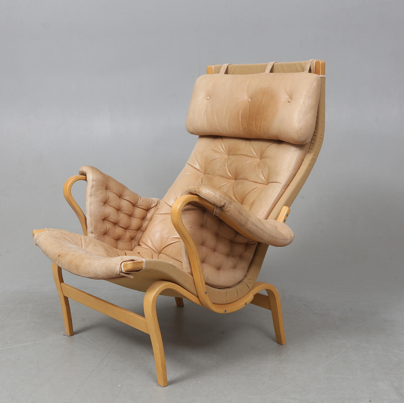 BRUNO MATHSSON. Nojatuoli, "Pernilla", Dux.