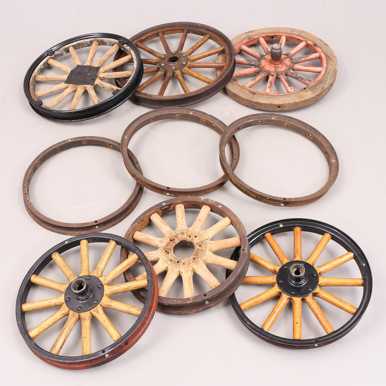 FÄLGAR, 9 st, delvis med trä, troligen Ford.