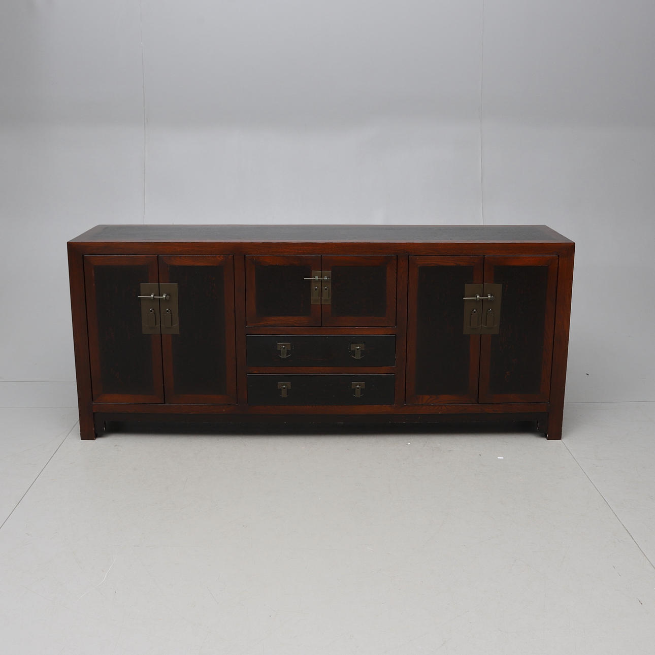 Sideboard im asiatischen Stil, 2000er Jahre.