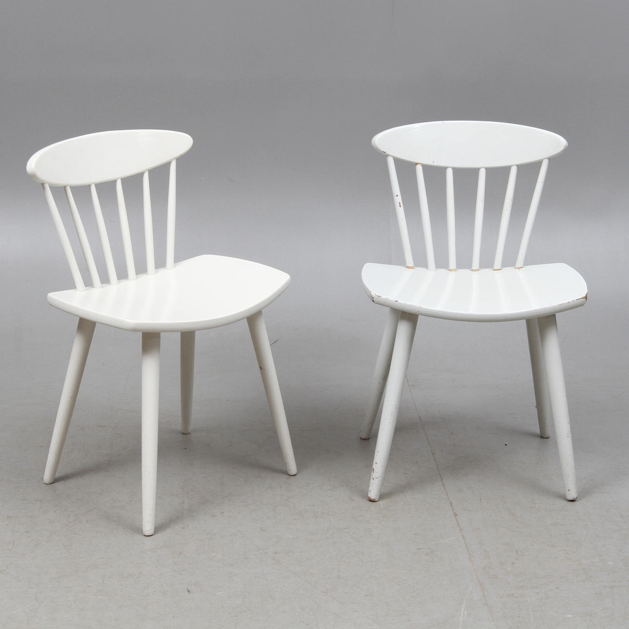 PINNSTOLAR, 2 st, varav en Edsbyverken, 1900-talets andra hälft.