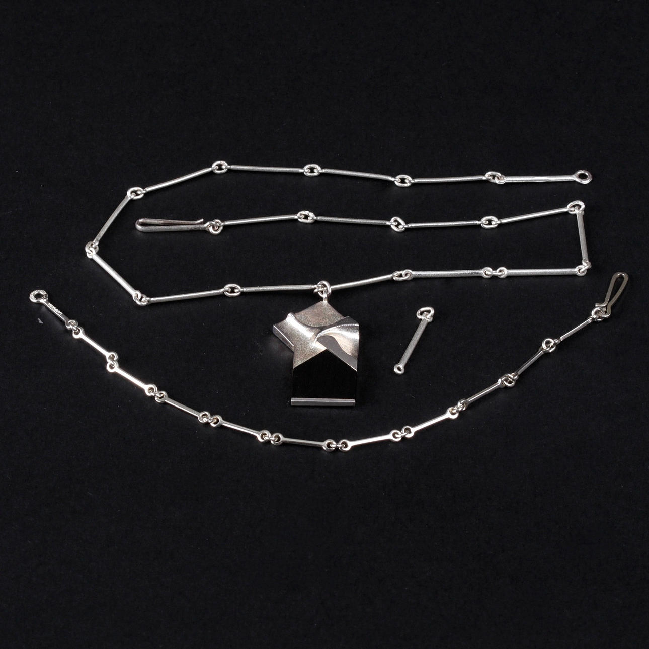 BJÖRN WECKSTRÖM. Halsband och armband, Silver och ebenholts, Lapponia, Finland, 1987.