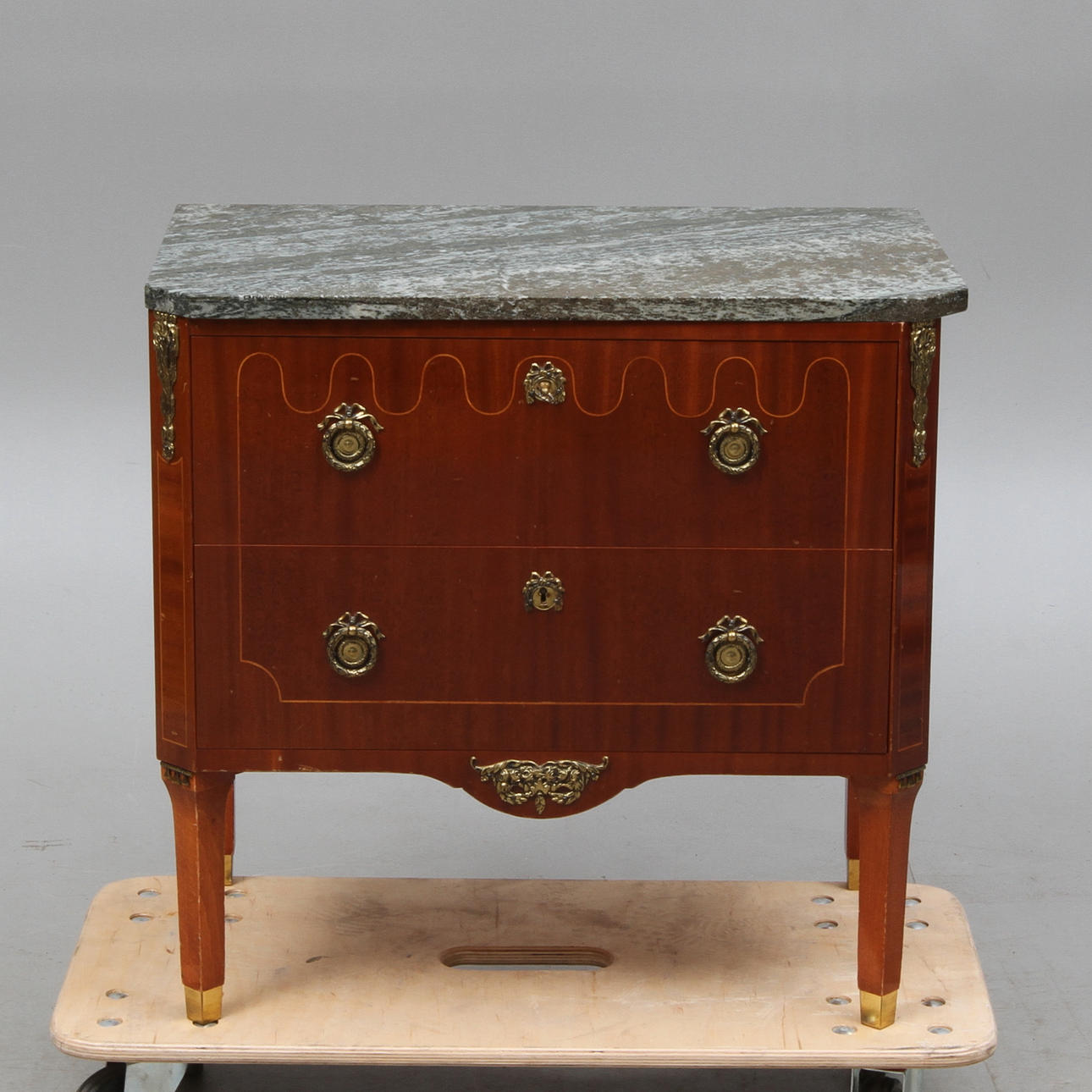 BYRÅ, med stenskiva, gustaviansk stil, 1900-tal.