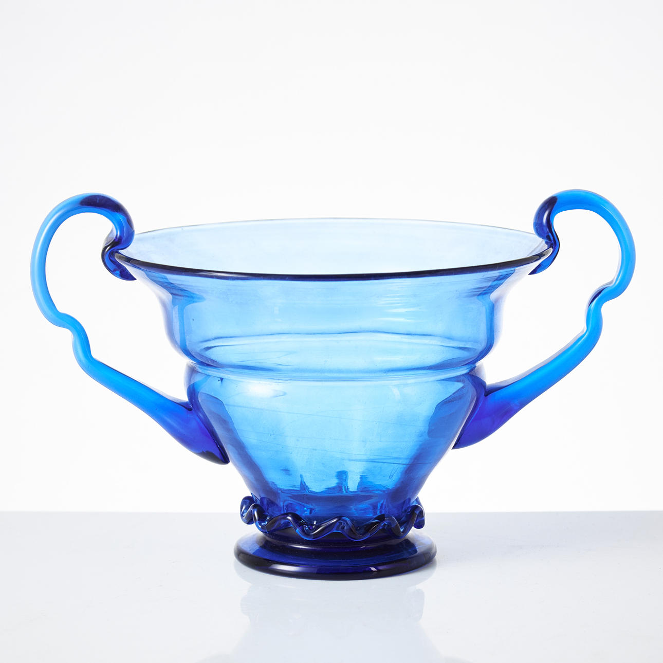 SIMON GATE, skål med greb, ca. 1920, blåtonet glas.