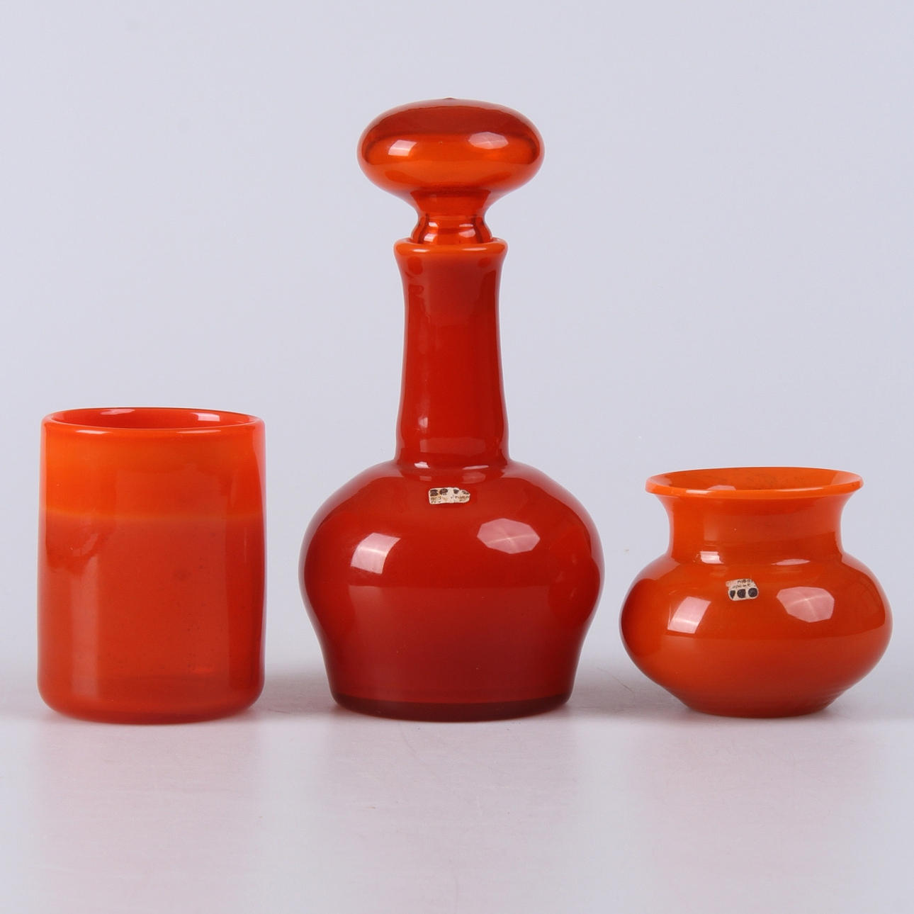 KARAFF, samt vaser, 3 st, Erik Höglund, Kosta boda, signerade.