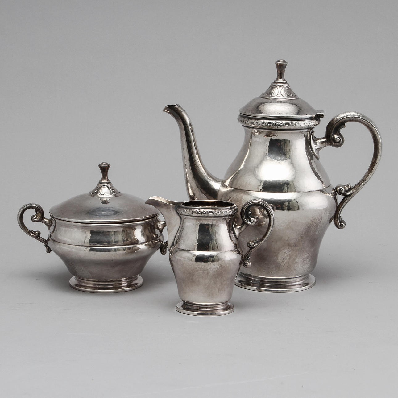 KAFFESERVIS, 3 delar. Silver. Import. Stämplad Edelfelt, Stockholm 1921. Vikt ca 970 g.