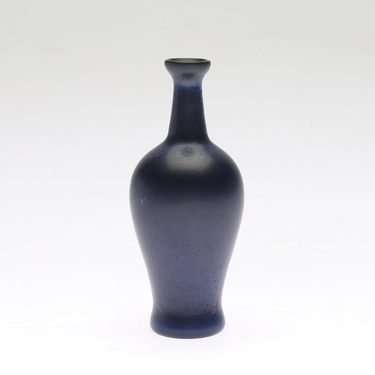 GUNNAR NYLUND. miniatyrvas, stengods, Nymølle, Danmark.