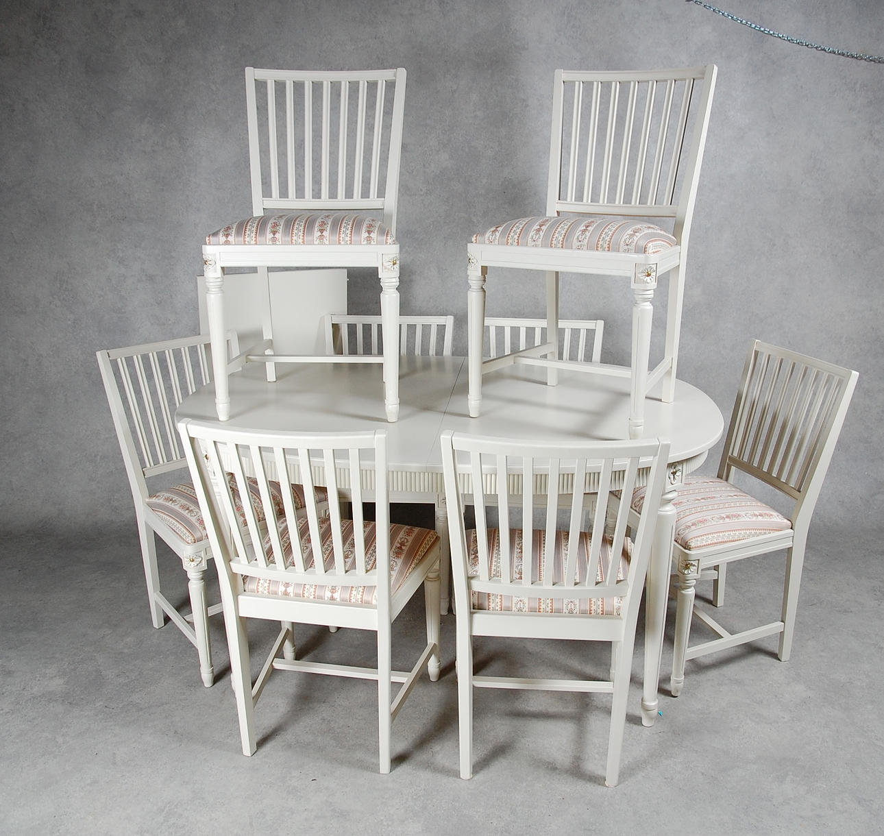 MATSALSMÖBLEMANG, 11 delar, Bord, stolar, salskåp, sideboard, Gustavianskstil, 1900-tal.