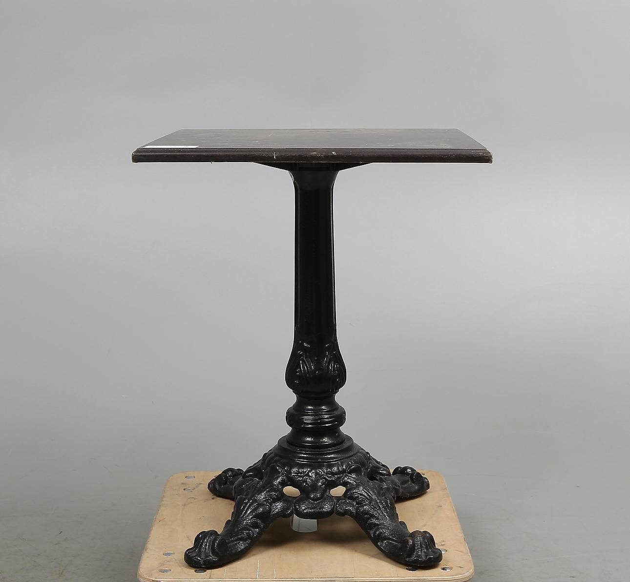 BORD, gjutjärnsfot, Andy Thornton Design Reproductions, 1900-tal.
