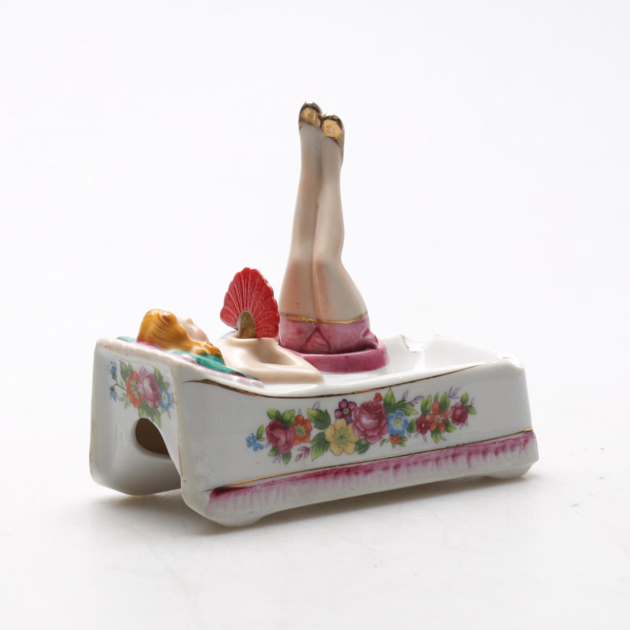 ASHTRAY, porcelain, Patent TT, 1900s.