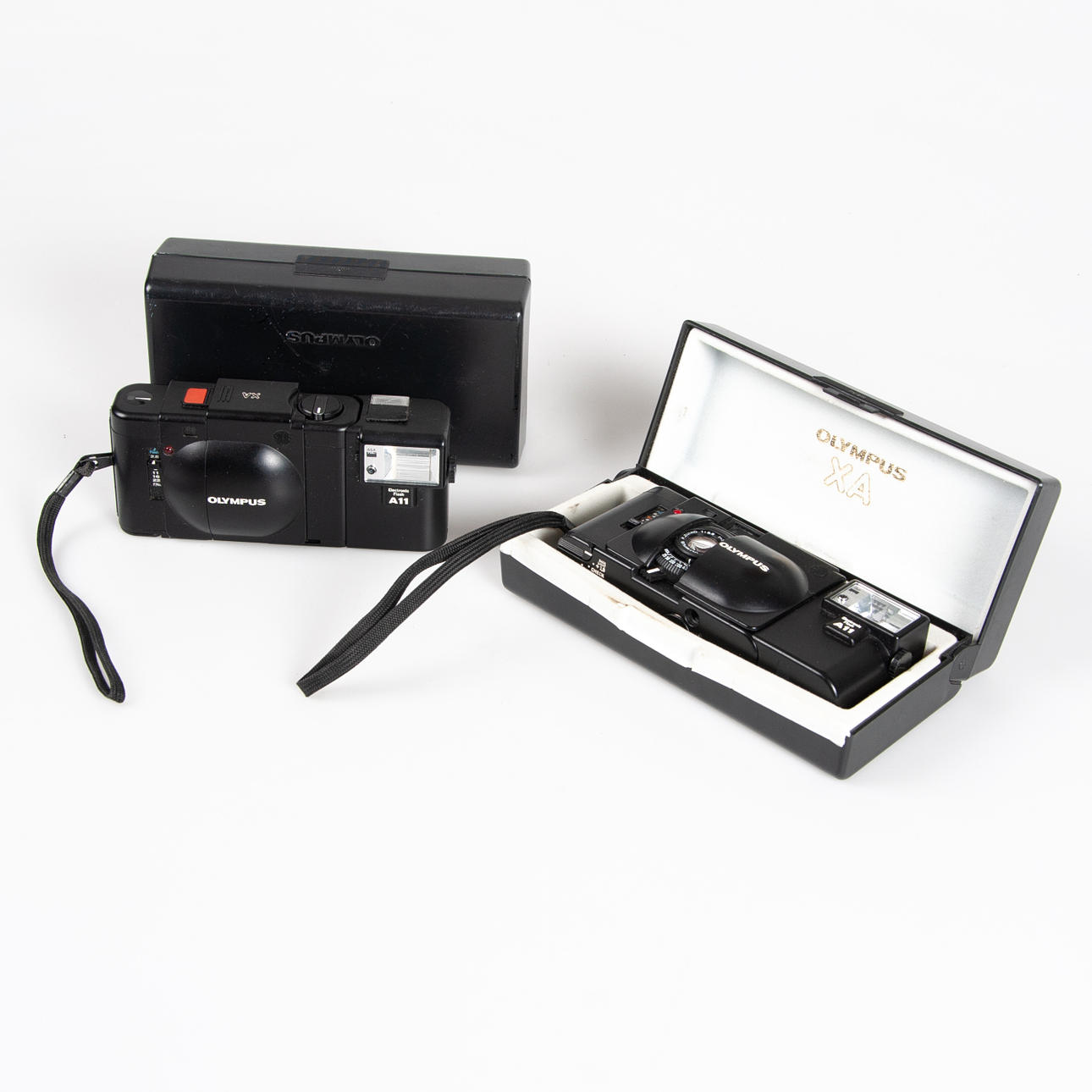 OLYMPUS XA (1) VIEWFINDER, 2 PCS. With original case.